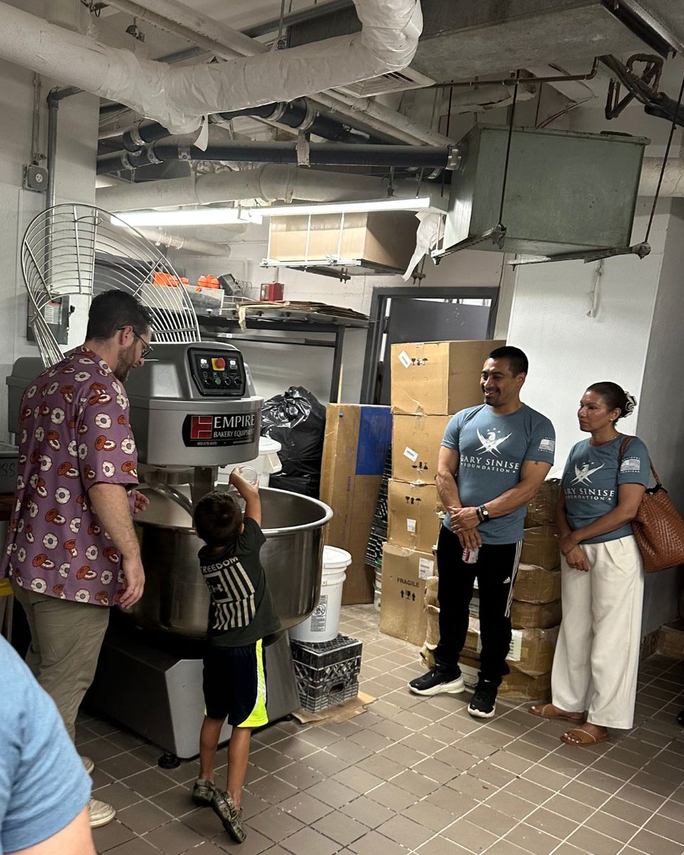 GarySiniseFound's tweet image. Last month, we held a community event for local veteran's and first responders in the New York area to learn about the long and rich history of bagels - and how to make the perfect one! 🥯
As part of this unique experience, NYC Bagel Tours showed us how to create the dough, mix…