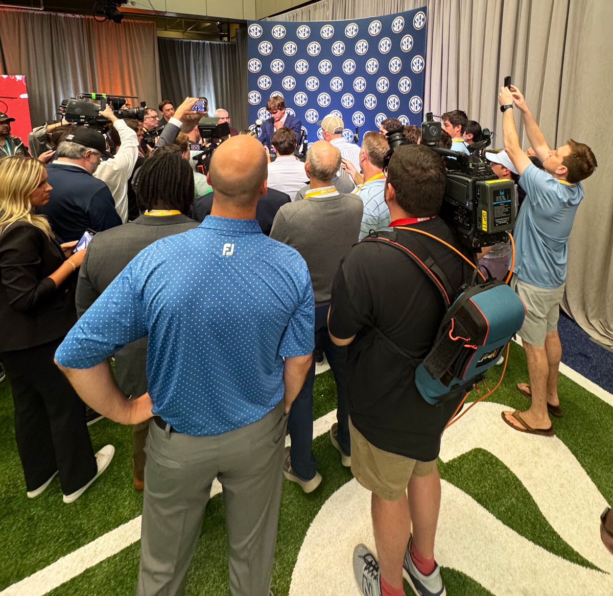 A large crowd has gathered to listen to Texas QB Arch Manning list his preferred Cheez-It flavor and citrus fruit pairings*.

* We were just out of earshot, but it feels true. #SECMD25