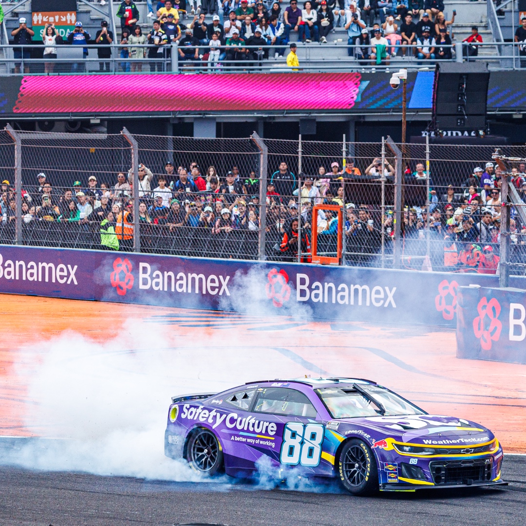 NASCARMexico_'s tweet image. Hace un mes celebramos la pasión por la velocidad en el NASCAR Mexico City Weekend 🇺🇸 🇲🇽 Un fin de semana que pasará a la historia. 🙌🏻
#NASCARMexico #NASCARMexicoCity
