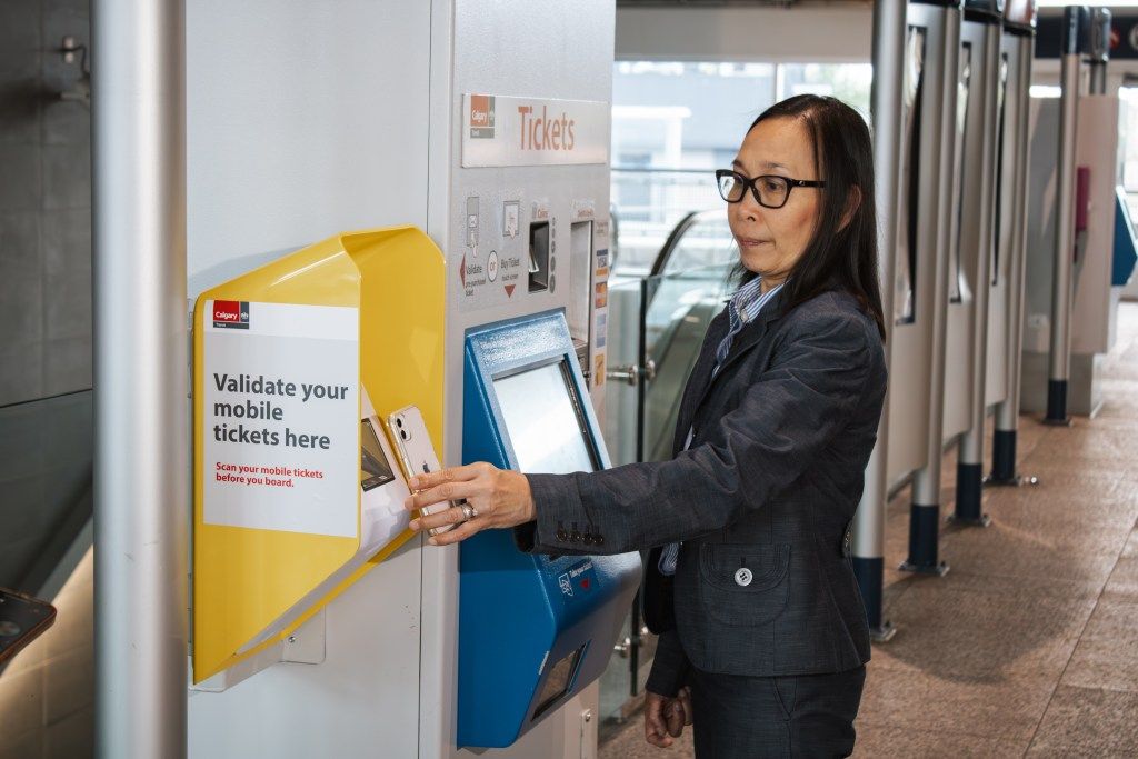 LiveWireCalgary's tweet image. Calgary Transit launches new mobile ticket validators across the LRT system. #yyc #yyccc #calgary
buff.ly/MCry7av