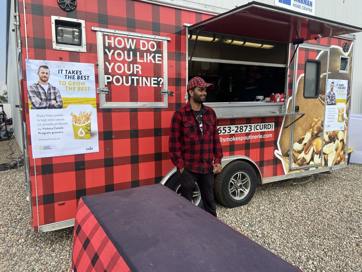 At #AIM25 stop by Smokes Poutine for Fries or popcorn chicken Cooked in Oil grown on the Canadian Prairies, crushed and refined right here in Saskatchewan. <a href="/CargillAgCanada/">CargillAgCanada</a> 
 #cdnag #westcdnag