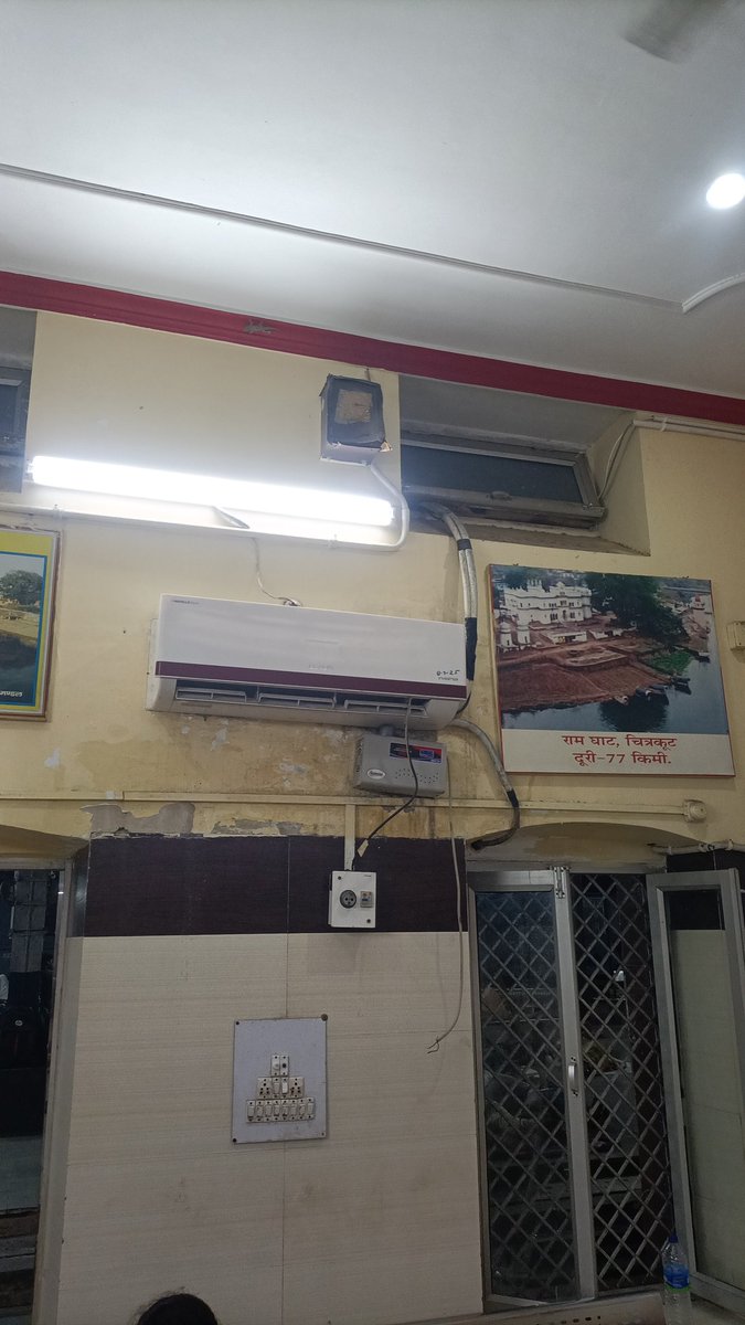 Banda Station ke platform no. 01 ke upper class waiting room ka AC band hai.

Please ise on krane ki kripa kare @Railminindia <a href="/IRCTCofficial/">IRCTC</a>