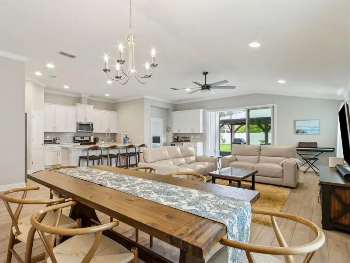 portcitybank's tweet image. You&apos;re Invited! 🏡

Join Elaine Ritter from First Port City Bank and Realtors Michele Holbrook &amp;amp; Marci Hamilton from Pineywoods Realty for an Open House at:

📍 83316 Chappel Court, Fernandina Beach
📅 Saturday, July 19
🕐 10 AM - Noon

#FPCB #BankLocal #PuttingPeopleFirst