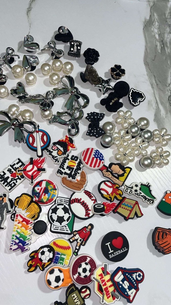 jibbitz available 
gh 10.00