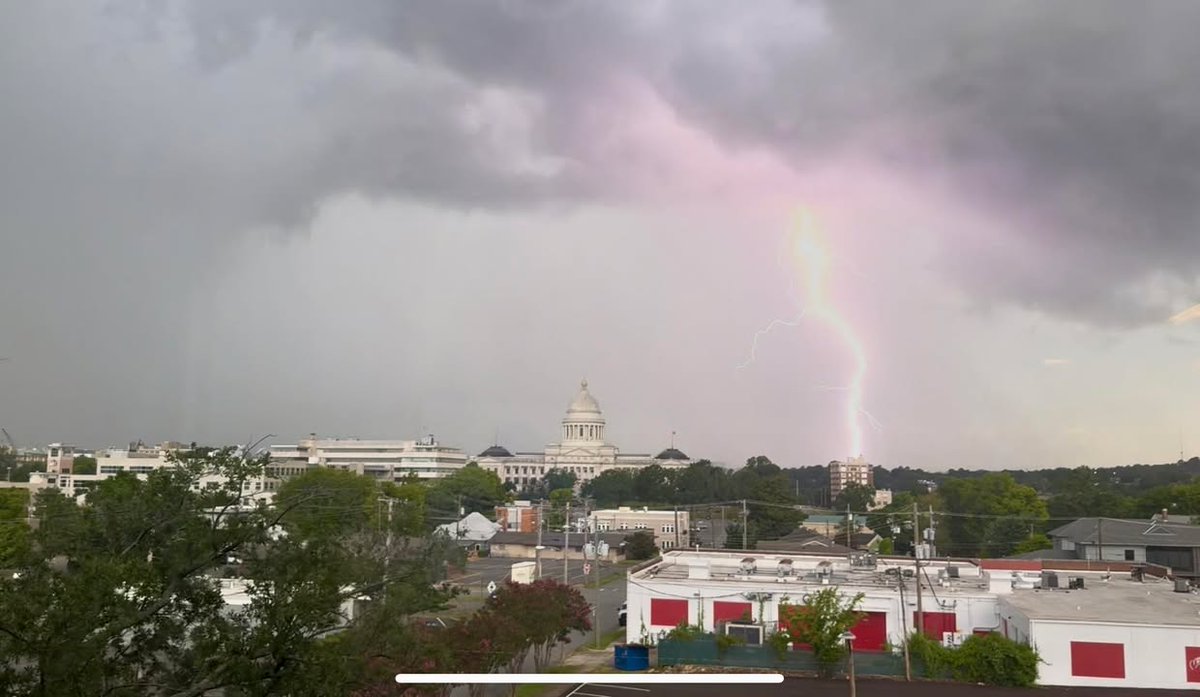 Todd Yakoubian (@toddyakoubian) on Twitter photo DANG! Little Rock lightning strike from AnnaMarie Sullivan #ARWX #ARStormTeam <a href="/KARK4News/">KARK 4 News</a> DANG! Little Rock lightning strike from AnnaMarie Sullivan #ARWX #ARStormTeam <a href="/KARK4News/">KARK 4 News</a>