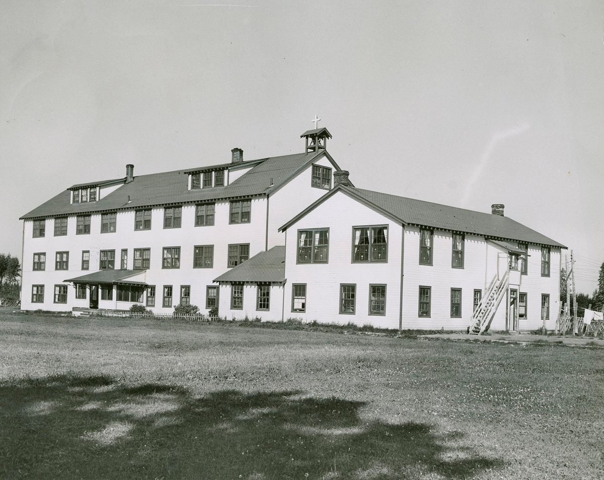 CdnInst4HistEd's tweet image. The Truth About Macdonald and Residential Schools
⚠️ The claim: Sir John A. Macdonald created the residential school system and is solely to blame for its harms.
📜 The truth is more complex.
✅ Yes, in 1883, Macdonald’s government authorized the creation of a federally…