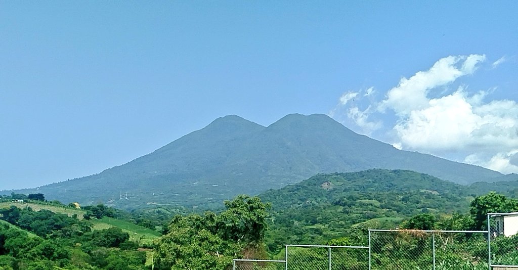 Chichontepec #ClimaSV Despejado luce el volcán Chichontepec, visto desde la ciudad ...