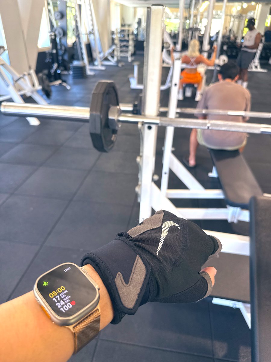 RetonKao's tweet image. As a disciplined man on the path to success, you’ve got to eliminate all inner conflict — and be willing to cut off anything (or anyone) that doesn’t serve your mission.