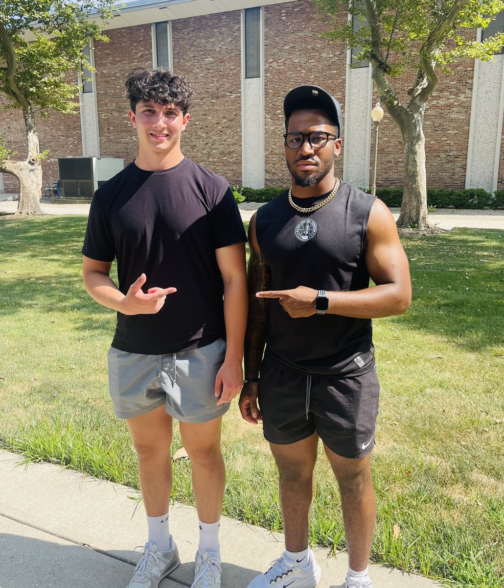 gaving722's tweet image. Had a great visit today at Findlay! Thank you @CoachGrimes3 for the conversations.
@KoryAllen @KyleOhradzansky @Anthony_kellar7 @Heffelfinger49 @coachrebholz