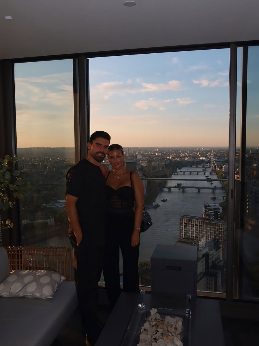 روبن نيفيز وزوجته يقضيان إجازتهما في لندن 😍🇬🇧