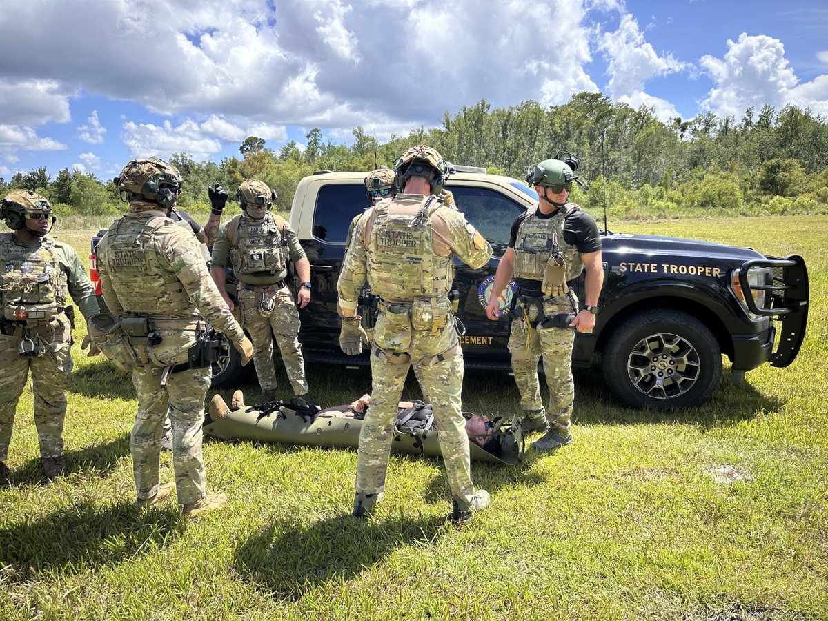 FLStateGuard's tweet image. FSG Special Missions Unit & @FLHSMV FHP Special Response Team joined for a rappel exercise focused on post-disaster search and rescue efforts.