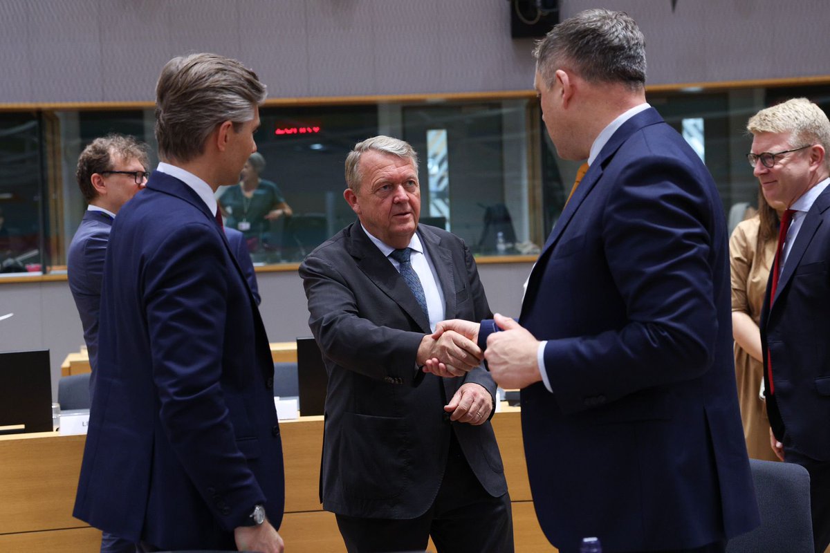 Thomas Byrne (@thomasbyrnetd) on Twitter photo Very glad to offer well wishes and support to the Danish Foreign Minister, <a href="/larsloekke/">Lars Løkke Rasmussen</a>, on their Presidency of the Council of the EU 🇮🇪🇩🇰🇪🇺
Looking forward to our work together in ensuring a strong Europe in a changing world.
<a href="/IrlEmbDenmark/">Irish Embassy Denmark</a> <a href="/IEAmbDenmark/">Ambassador of Ireland to Denmark</a> <a href="/DKambIRL/">Lars Thuesen</a> <a href="/dkinireland/">Denmark in Ireland</a> Very glad to offer well wishes and support to the Danish Foreign Minister, <a href="/larsloekke/">Lars Løkke Rasmussen</a>, on their Presidency of the Council of the EU 🇮🇪🇩🇰🇪🇺
Looking forward to our work together in ensuring a strong Europe in a changing world.
<a href="/IrlEmbDenmark/">Irish Embassy Denmark</a> <a href="/IEAmbDenmark/">Ambassador of Ireland to Denmark</a> <a href="/DKambIRL/">Lars Thuesen</a> <a href="/dkinireland/">Denmark in Ireland</a>