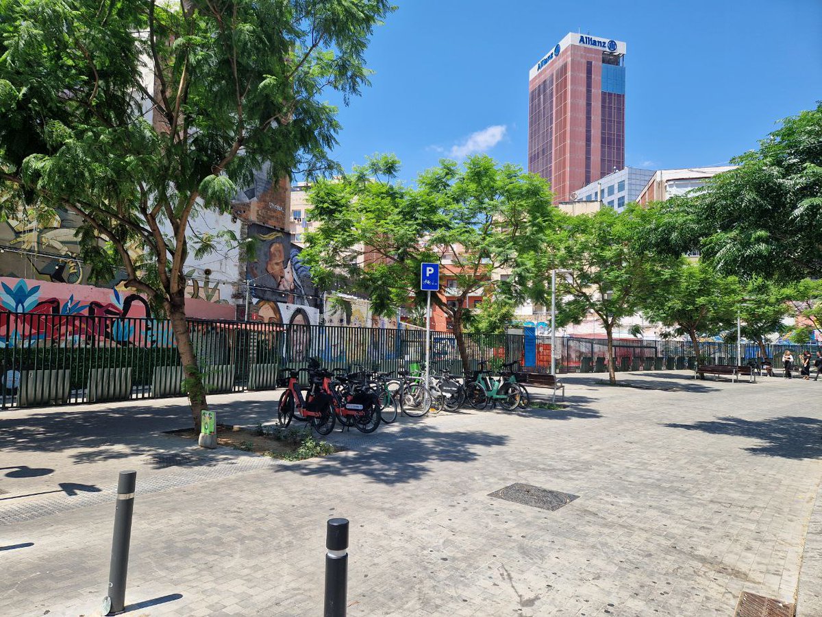 L'acord d'ERC i Ajuntament impulsarà l'equipament de Diputació i la remodelació del camp de futbol Ibèria.
Al #SantsMontjuïcAlDia escoltem <a href="/jcasteg/">Jordi Castellana i Gamisans</a>, Jordi Valls, <a href="/FedeHostafrancs/">Federació d'Hostafrancs</a>, <a href="/avhostafrancs/">AV Hostafrancs</a> i <a href="/efapedraza/">EFA Pedraza</a>.

🎧Audio👉go.ivoox.com/rf/153062734
📰Notícia📸👉el3.cat/noticia/102453…