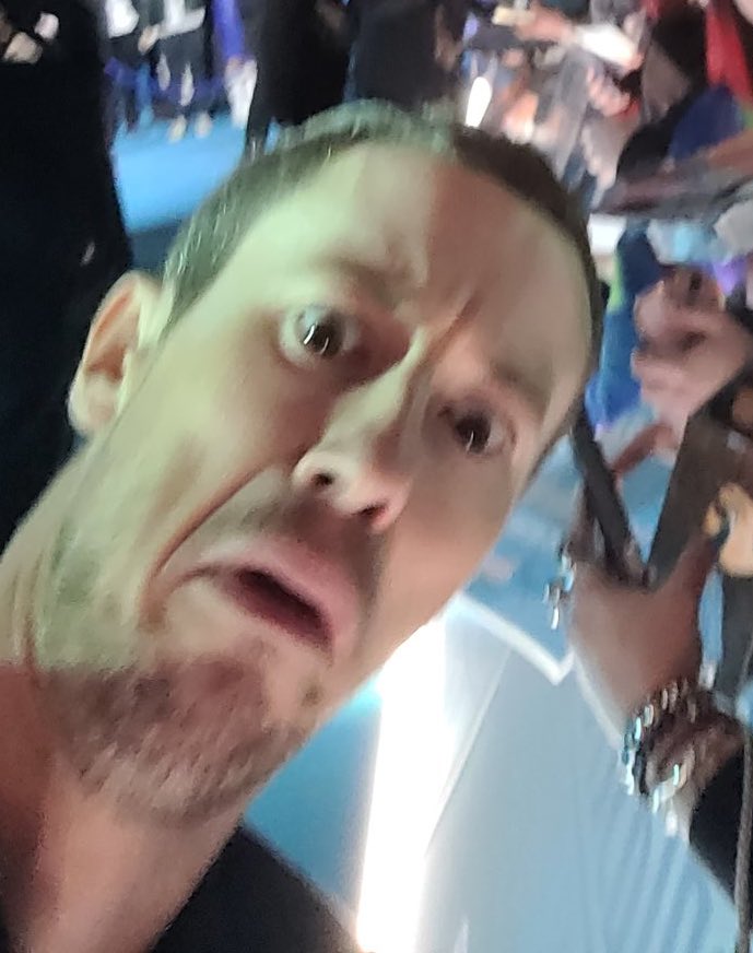 buffypascal's tweet photo. oomfs selfies with joe 😭😭 joe be normal for one moment challenge immediately failed 

📸: @marnmarnmarnie (who’s out here living my dream, meeting the entire f4 cast 😩💫) https://t.co/cCcOx8dgHJ