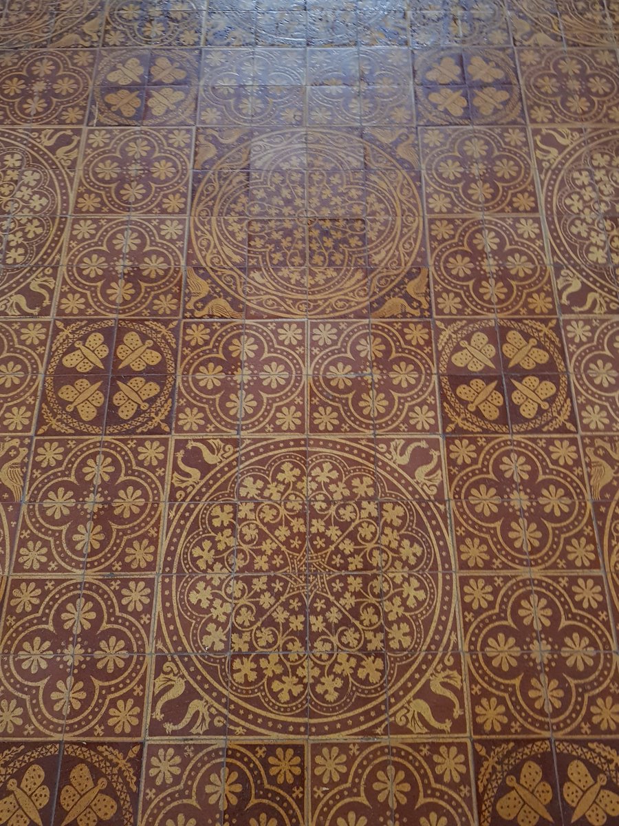 A #TwitterSnap is at it's very best when it's unlikely. To quote a Mouse favourite "what are the chances of that happenin', eh?" TTM🐭
#Wirksworth #Derbyshire #TilesOnTuesday