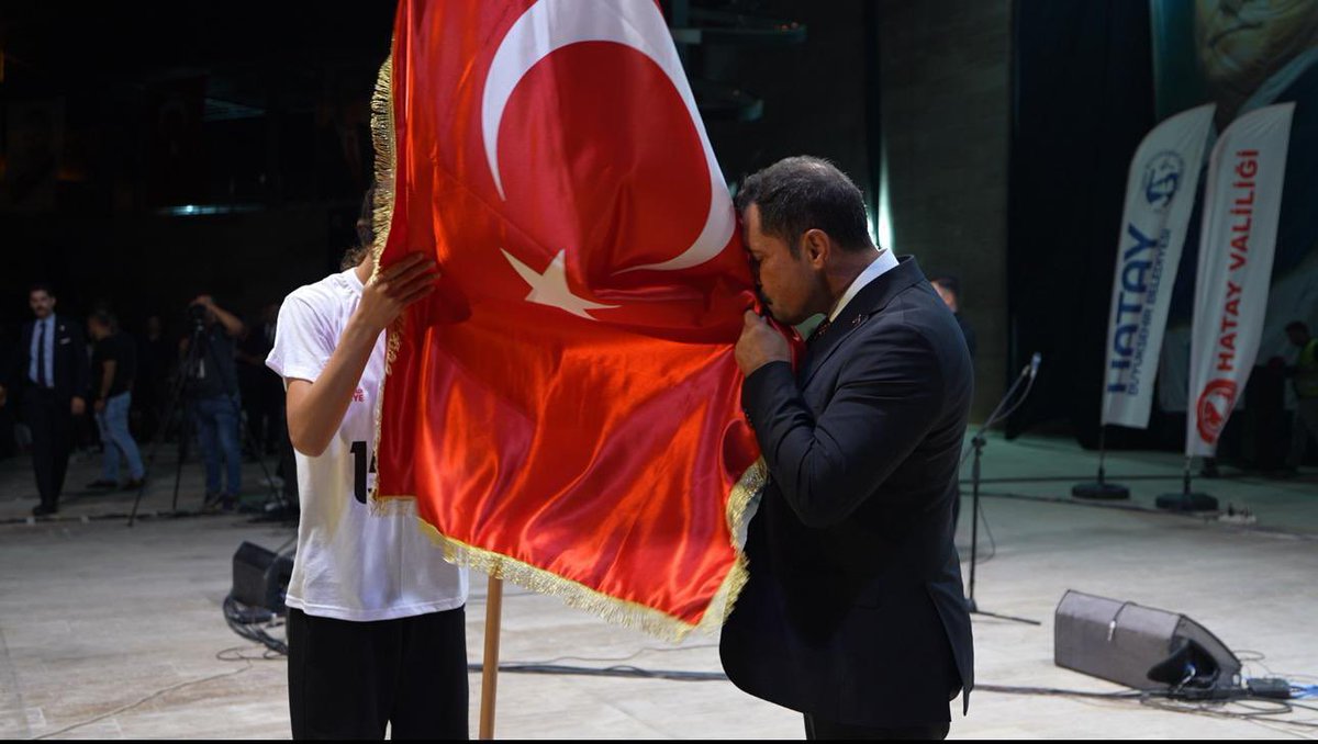 HikmetOtuzbirtr's tweet photo. Yönetimdeki adaleti, halkla iç içe olan samimi duruşu ve kriz anlarında tecrübe dolu liderliği; onu sadece bir vali değil, bir gönül insanı da yapmaktadır.
Hatay Valisi sayın Mustafa Masatlı
#İyikiVarsınız
#ValiBaba
@RTErdogan @tcbestepe
@MustafaMasatli @HatayValiligi https://t.co/3NknGaGfWj