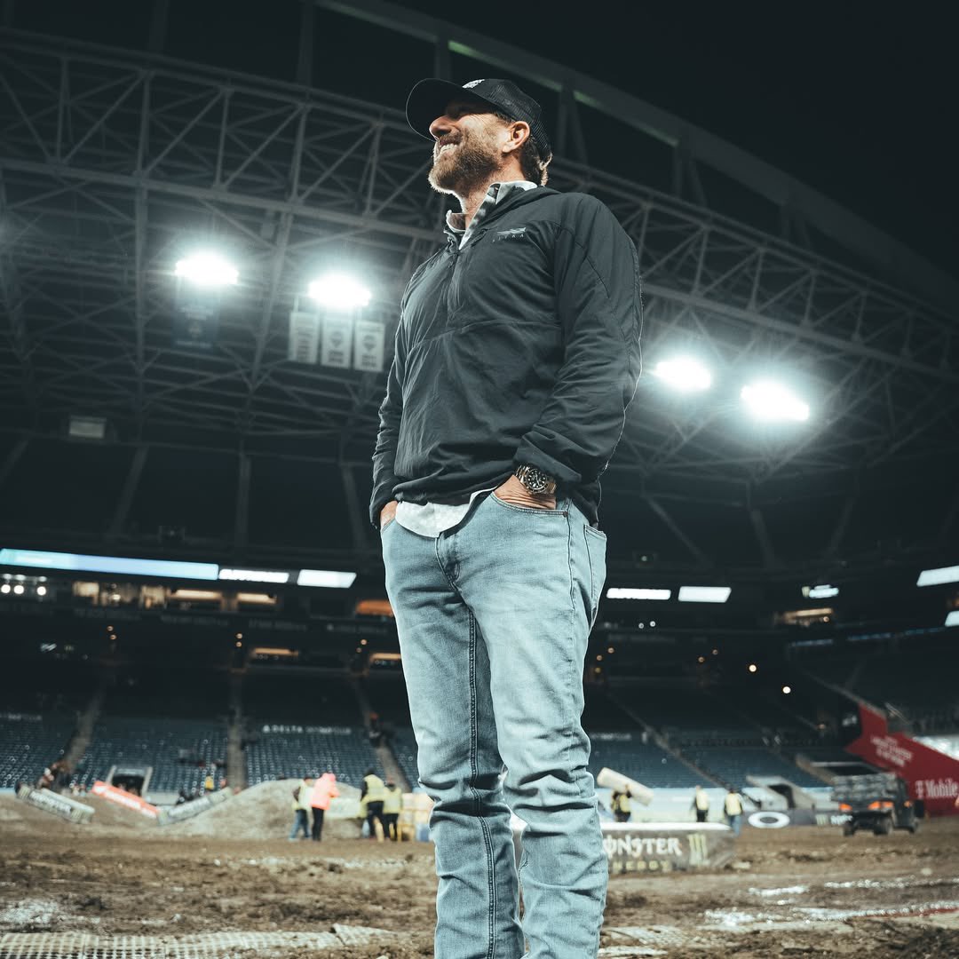 Pro Motocross (@promotocross) on Twitter photo Acclaimed bowhunter and endurance athlete Cameron Hanes will serve as Grand Marshal of this weekend’s FLY Racing Washougal National 🇺🇸
A proud supporter of the U.S. Armed Forces and father of a veteran, Hanes will play a key role in this year’s Military Appreciation Race, Acclaimed bowhunter and endurance athlete Cameron Hanes will serve as Grand Marshal of this weekend’s FLY Racing Washougal National 🇺🇸
A proud supporter of the U.S. Armed Forces and father of a veteran, Hanes will play a key role in this year’s Military Appreciation Race,