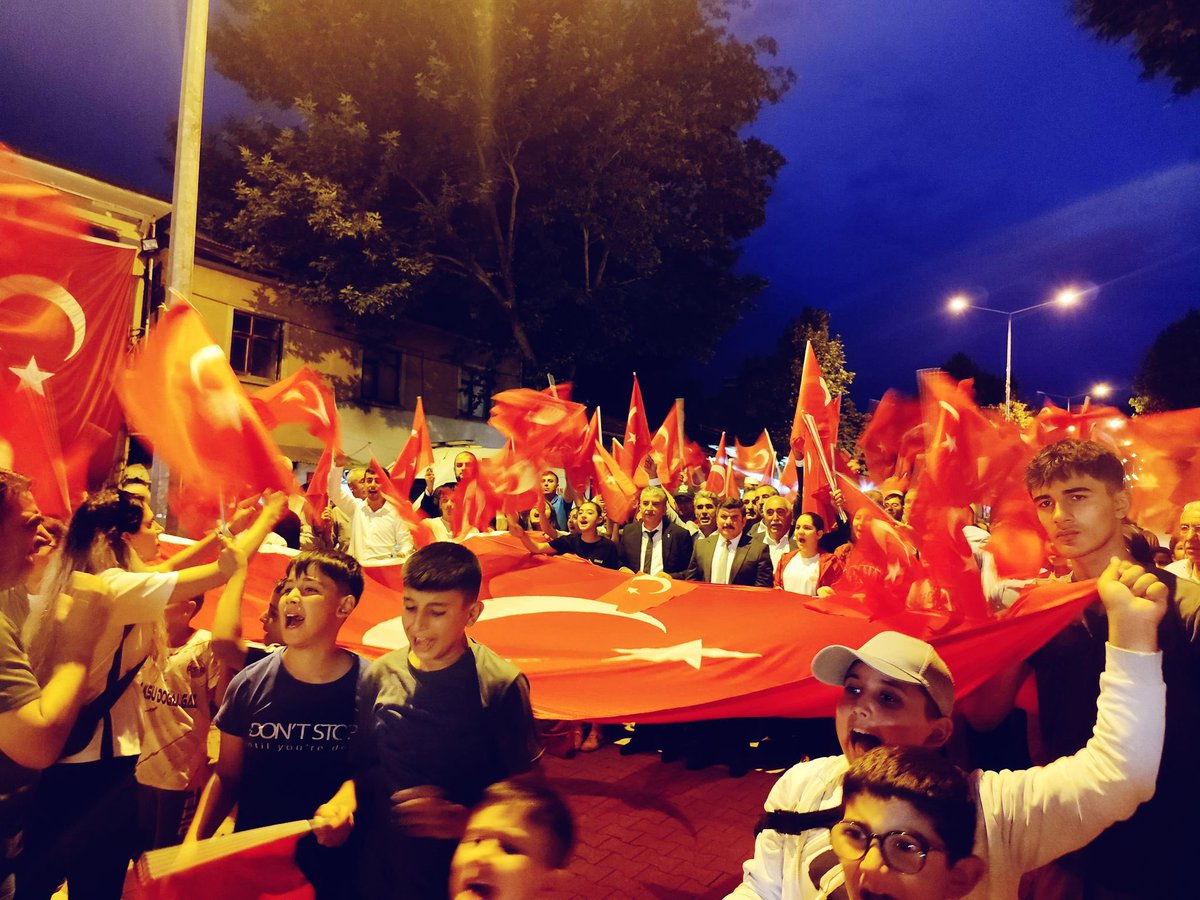 15 Temmuz Demokrasi ve Milli Birlik Günü etkinlikleri kapsamında Kaymakamımız Sayın Muhammed Enes ÇIKRIK, İlçe Belediye Başkanı Tuncer TURUS , ilçe protokolü ve vatandaşlarımızın yoğun katılımıyla Demokrasi Nöbeti Yürüyüşü gerçekleştirildi.
<a href="/elazig_valiligi/">T.C. Elazığ Valiliği</a> 
<a href="/numanhatipoglu/">Numan Hatipoğlu</a>