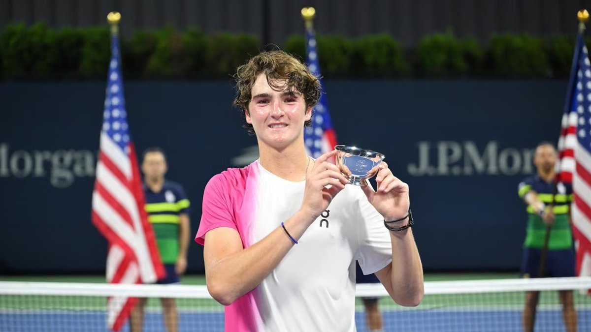 FonsecaActuFr's tweet image. The US Open entry list is out! 🇺🇸
As expected, João Fonseca is in the main draw — the 48th ranked player to enter. 🇧🇷✅
It will be his first main draw appearance at Flushing Meadows.
He fell in the final round of qualifying last year and won the junior title in 2023 🎾💥