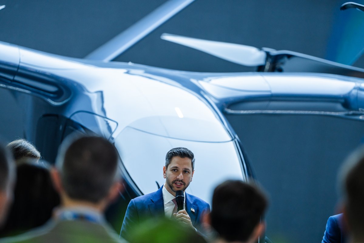 ArcherAviation's tweet image. Archer Founder &amp;amp; CEO, @adamgoldstein13, and @ashleevance will take the stage together for a fireside chat about defense, manufacturing and more at @reindsummit this Thursday at 1:30pm ET. Follow along for updates.