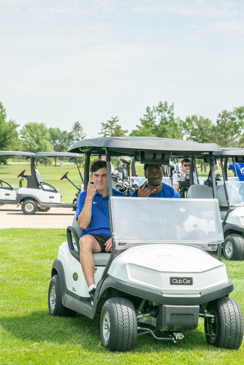 GoJacksMBB's tweet image. Fun afternoon at the course with the guys ⛳️

Team Smith closed the round out as Bucket Cup Champions 🗑️

#GoJacks 🐰