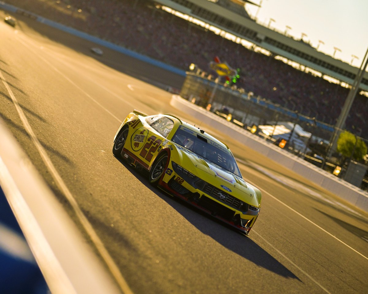 FordPerformance's tweet image. It's coming down to the final days to vote for Joey Logano in the ESPYs "Best Driver" category, where he looks to become the 20th NASCAR driver to take home the honors.
Cast your vote by tomorrow at 5pm ET to help Joey with this huge off-track win🔗 espn.com/espys/story/_/…