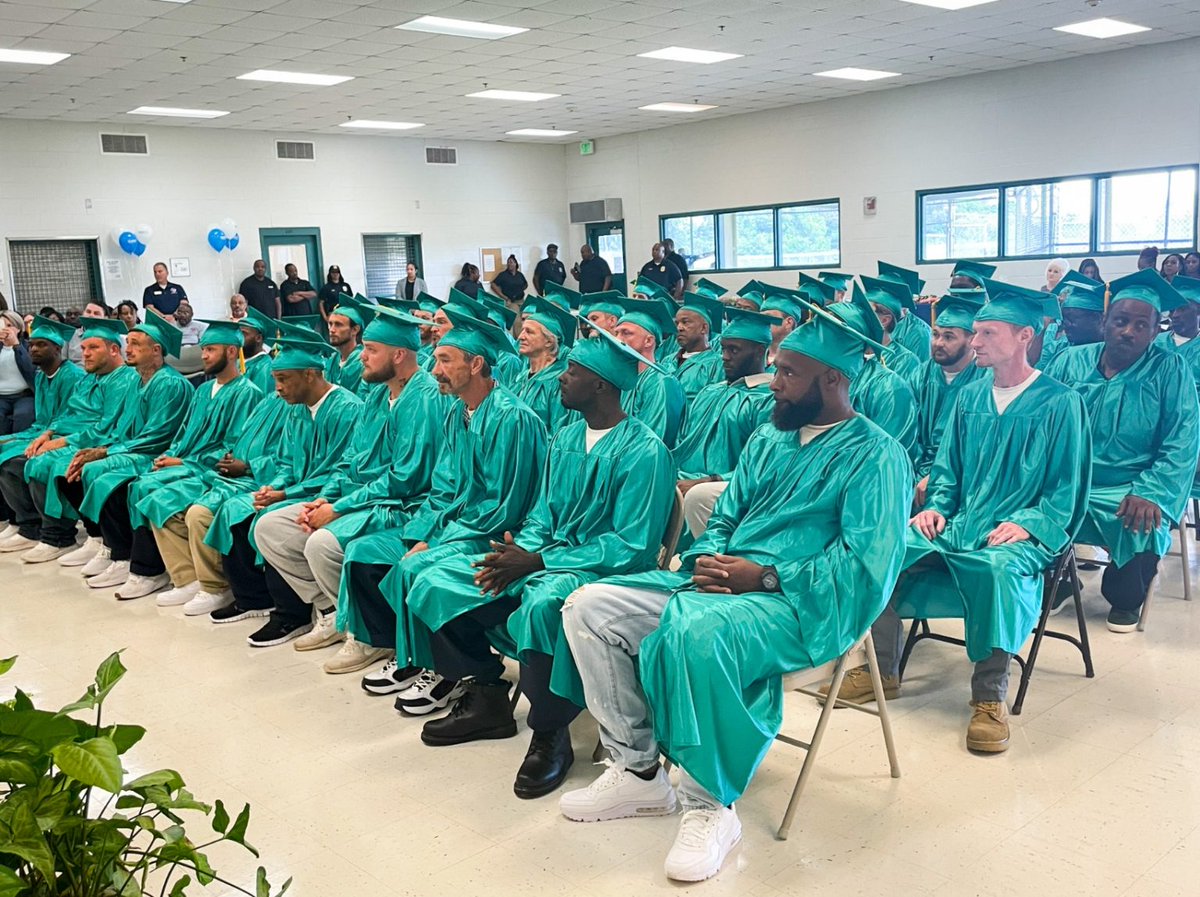 GumpMag's tweet image. Perry County PREP Center celebrated 50 new graduates! #pardons #paroles #graduation #prep
gumptownmag.com/abpps-acclaime…