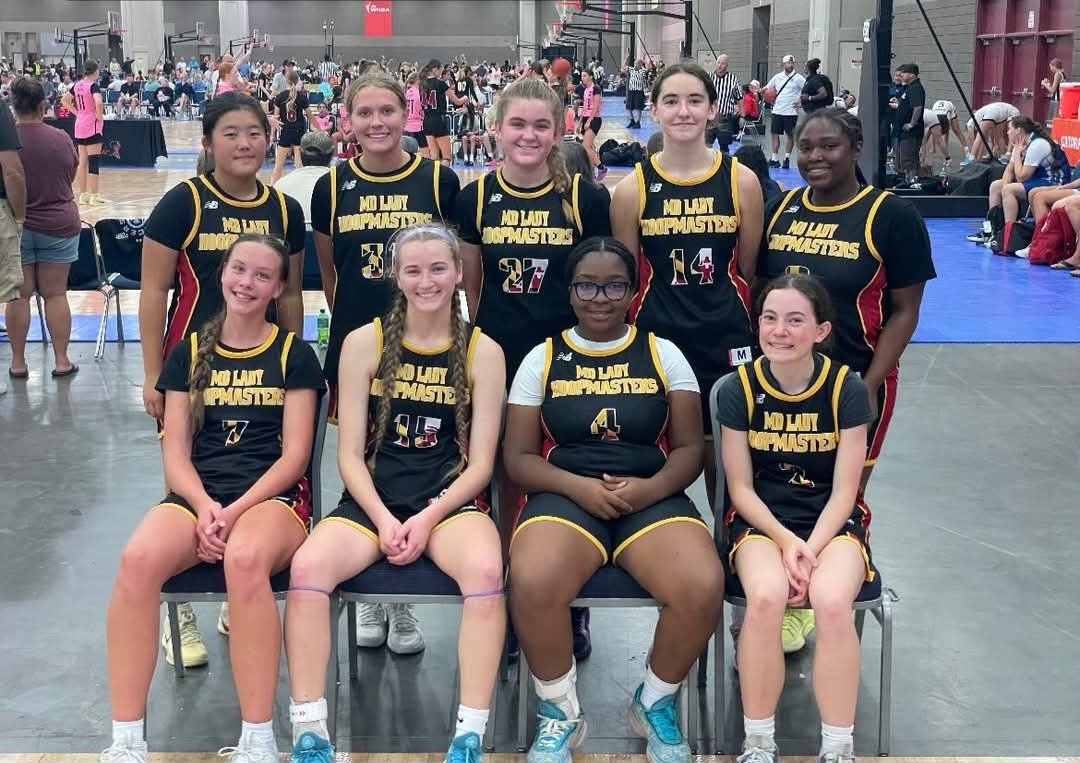 This group right here is making waves. I am so proud of them. They went 2-2 in the Run 4 the Roses Championship, finishing 2nd in their pool and advancing to the Gold bracket. They ended the KY Business trip 4-4, competing in all games. Continue to trust the process ladies.