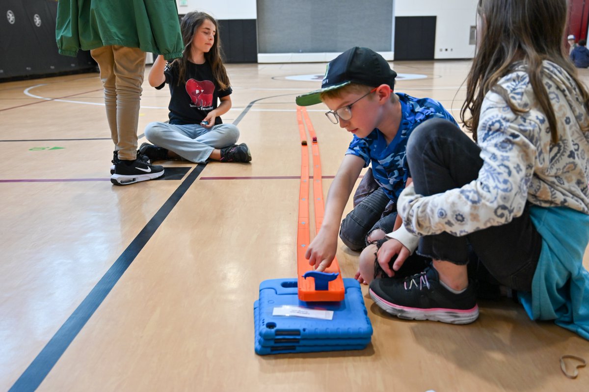 Last week, Dena'ina Elementary students in Mat-Su participated in ANSEP’s STEM Ready session! From gummy bear engineering to the Metric Olympics, students explored science, took on problem-solving challenges, and gained a better understanding of how STEM is used in everyday life!
