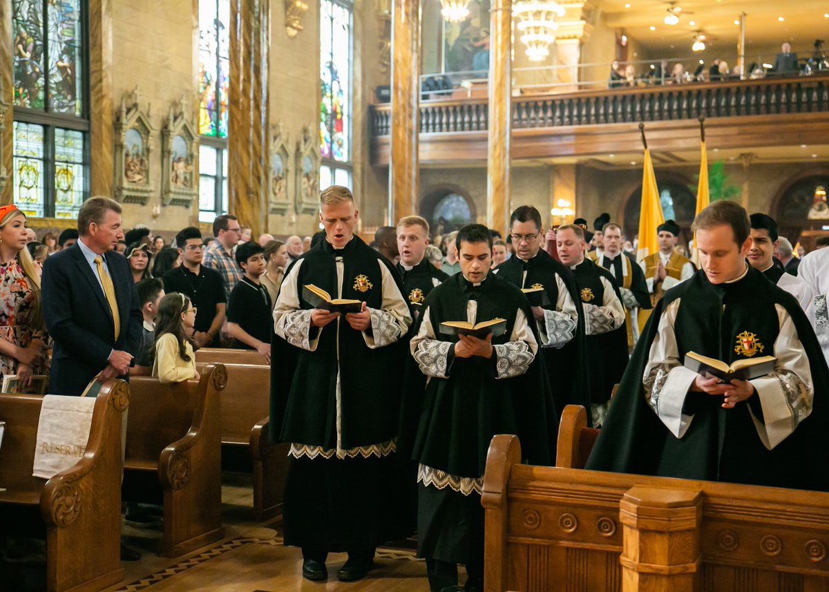 CanonsRegular's tweet image. “The psalms and hymns by which the hours, days, and seasons of the year are hallowed with religious devotion, in the midst of which the Eucharistic Sacrifice shines like the sun and draws all things to itself.”
— Pope Pius XII, Mediator Dei