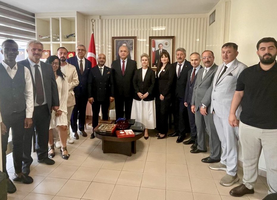 Çerkezköy Ticaret ve Sanayi Odası’nın kıymetli üyeleri firmalarımız, Dr.Ali İhsan Özeroğlu başkanlığında bir heyetle Büyükelçimiz Deniz Erdoğan Barım’ı ziyaret ederek Fildişi Sahili’nde ticaret ve yatırım imkanlarını değerlendirdiler. 🇹🇷🤝🇨🇮