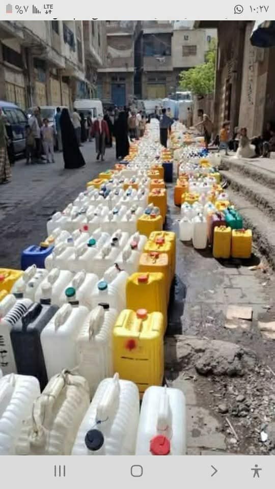 يتفلسف و يتكلم عن الاقتصاديات والتنمية والمستقبل الواعد  وينتقد العمله الجديد  يا مرتزق اترك ذا  كله وفر دبه ماء لسكان تعز العز وارجع نتناقش دعم العالم كله معكم والخليج لاتستطيع توفر دبه ماء لمواطن  يستغيث بعصابة سرق