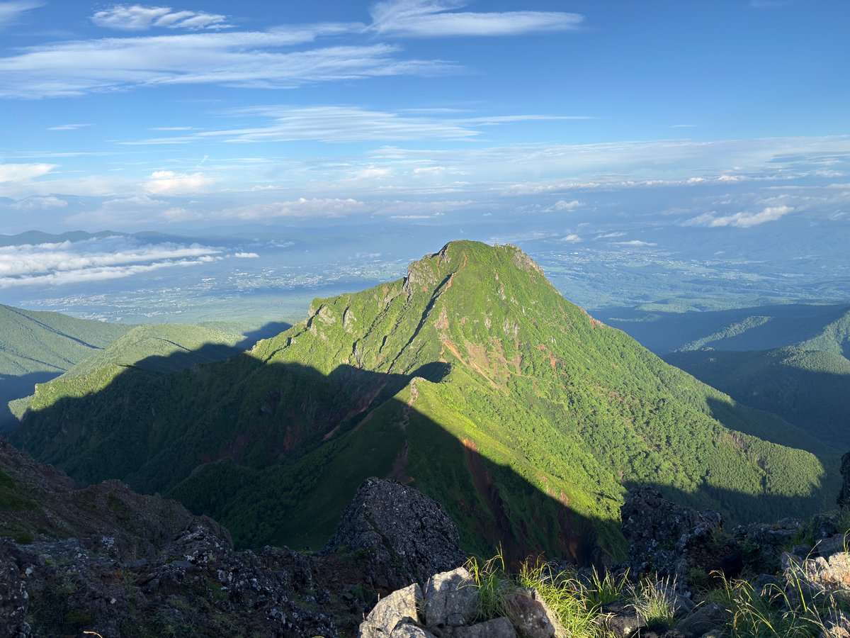 akadake2899m's tweet image. おはようございます。今朝の赤岳は晴れです。気温は8℃。穏やかな西風が吹いています。
#赤岳
#八ヶ岳