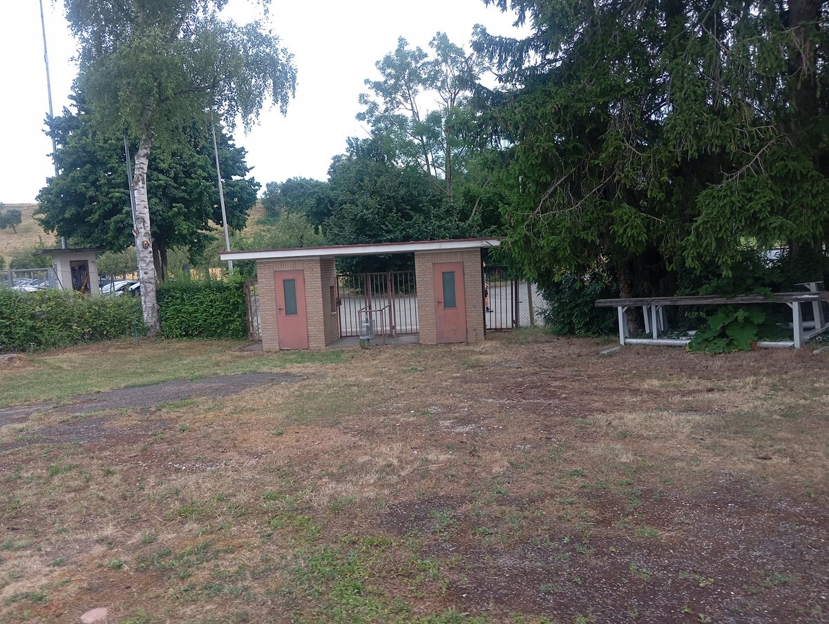 Die Saison beginnt 

Eichenbach Stadion 
Eislingen 
Kapazität: 7.000 (Futbology)

Zuschauer: ~ 100 
Testspiel 

1/X 

Schönes, altes Stadion. Leider inzwischen ohne Dach auf der Tribüne, dadurch etwas an Scharm verloren. Trotzdem ein guter Start in das Hopper Jahr
#groundhopping