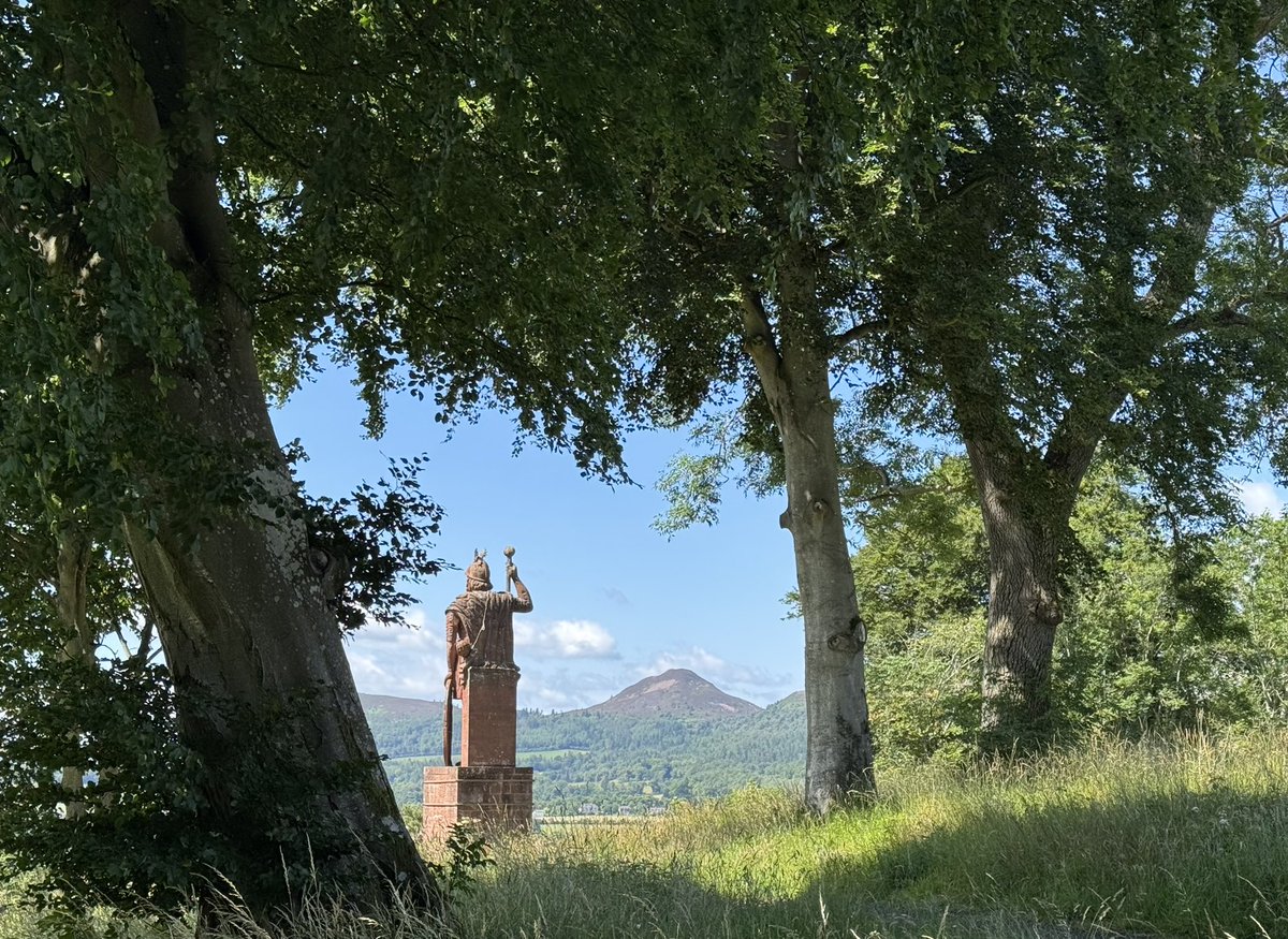 roxburghshire's tweet photo. #bemeryside #williamwallace #eildons #scottishborders https://t.co/qP4fEV0vnU