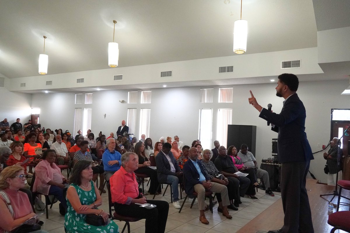 RepMaxwellFrost's tweet image. Thanks to everyone who turned out for a great town hall with @EqualGroundFL and State Rep. LaVon Bracy Davis this past Friday! We heard directly from Central Floridians about Trump's Big Ugly Law, Republicans' immigration policies, and other issues impacting their lives.