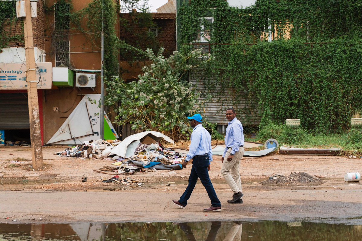 mamadou_dbalde's tweet image. Heartbreaking to see the immense destruction in #Khartoum today, a city that has generously welcomed thousands of refugees. Huge work ahead to rebuild but authorities & partners are doing their very best to support. Our commitment to stay & support as much as we can stands.