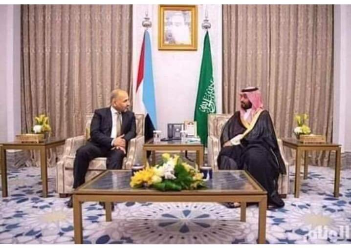ماذا دار بين الأمير محمد بن سلمان والرئيس عيدروس الزبيدي بعد انتهاء الرئيس عيدروس الزبيدي حفظه الله من لقائه بسفراء دول عظمى اجنبيه في العاصمه السعودية الرياض ،،
