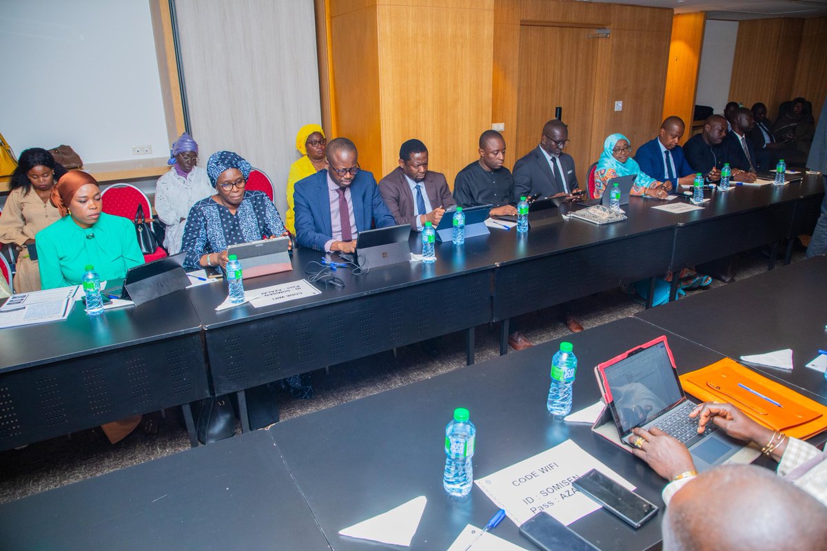 Mepmsenegal's tweet image. Ce 15 juillet 2025, le Ministre de l’Énergie, du Pétrole et des Mines, @BirameSouleye, a présidé l’atelier de présentation du Plan Stratégique 2025–2029 de la @Somisen_Sa.
Objectif : aligner la croissance de l’entreprise avec la politique minière nationale.
#Somisen #MEPM #Mines