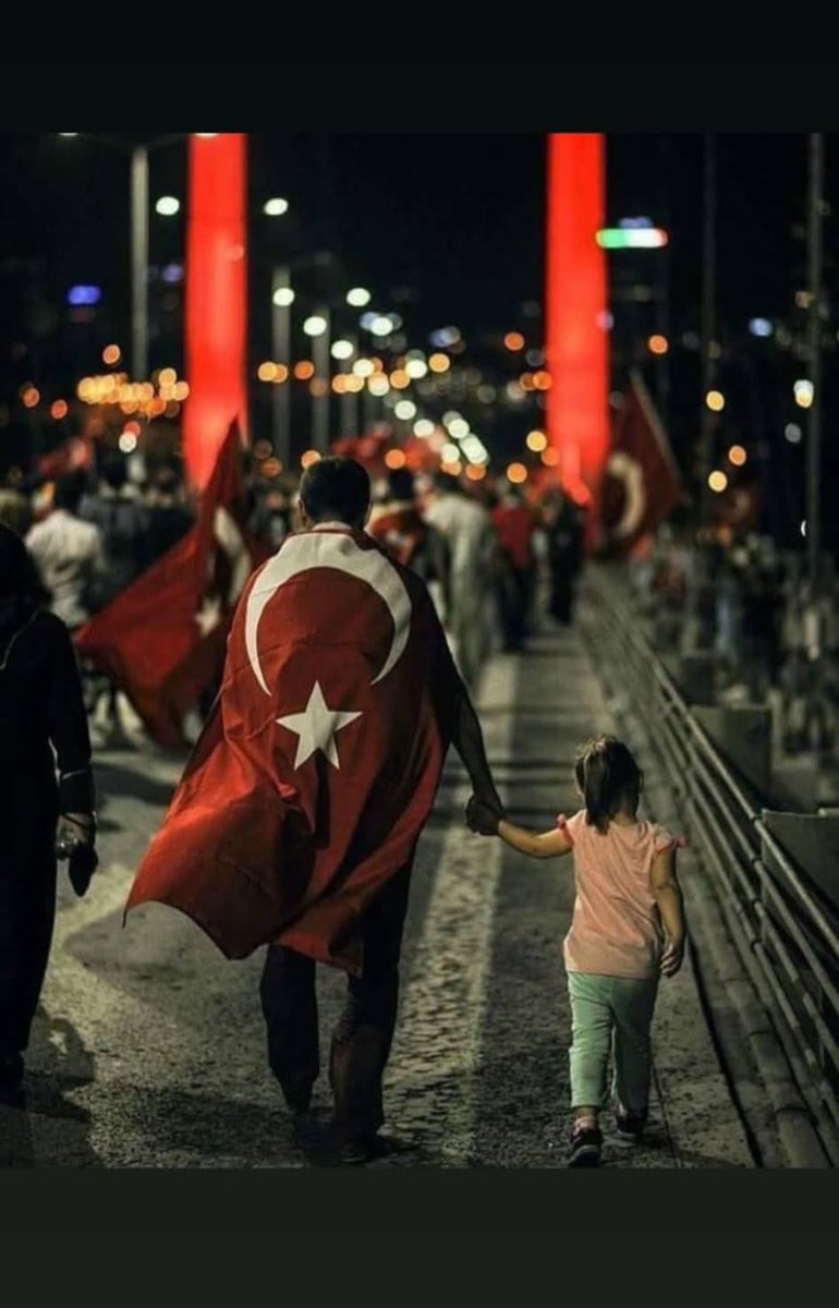 Bu ezanlar ki şahâdetleri dinin temeli
Ebedi yurdumun üstünde benim inlemeli
 
🇹🇷🇹🇷🇹🇷