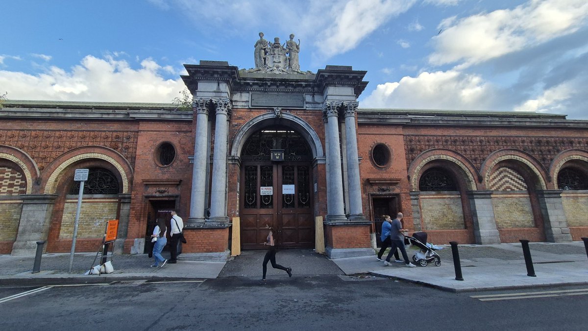 CiaranCuffe's tweet image. Called by Dublin's Fruit and Vegetable Market this evening.
Pleased to see the long-awaited renovations begin.
irishtimes.com/ireland/dublin…