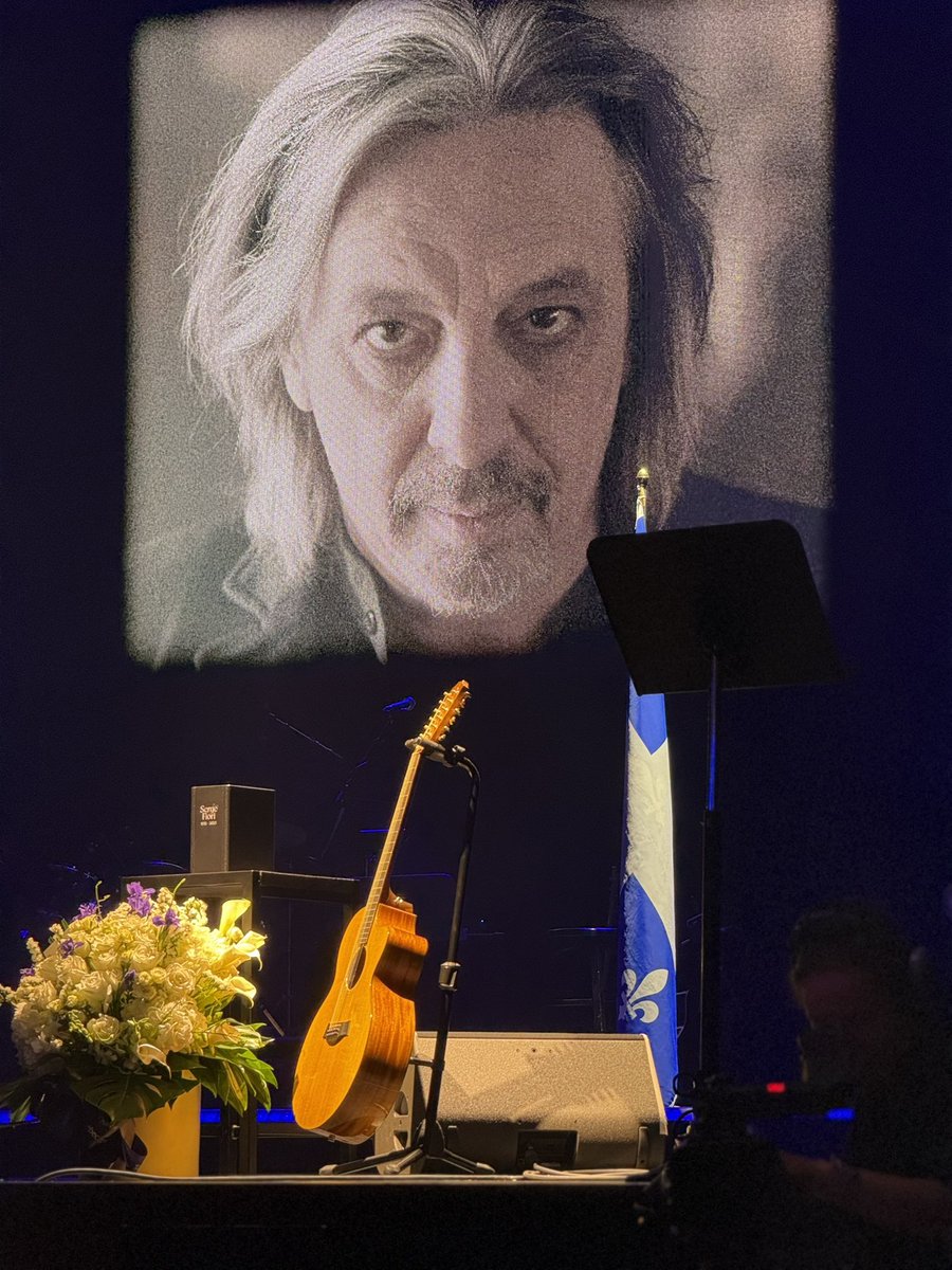 AUJOURD’HUI, ON A DIT MERCI À SA VIE
Quelle magnifique cérémonie d’hommage national à Serge Fiori. Bravo à Dominic Champagne et aux 250 personnes. Vous étiez ensemble ensemble. Il ne manquait que lui. Il manquera toujours, lui.