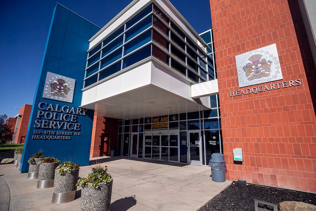 LiveWireCalgary's tweet image. A Calgary police officer is facing two murder charges in connection with a police-involved shooting back in 2023. #yyc #calgary
buff.ly/Ei0eI1I