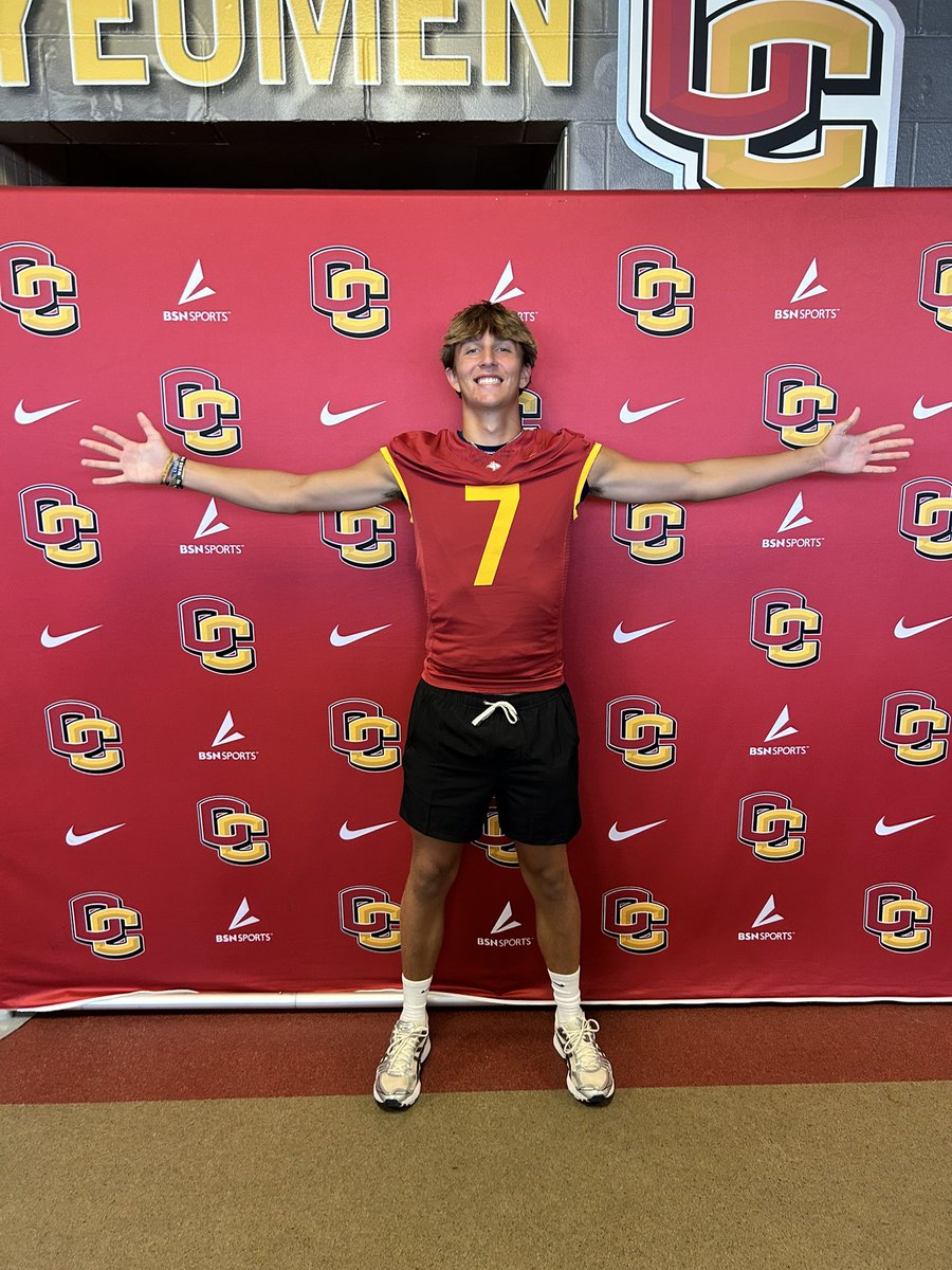 ridgetaylorfb's tweet image. Had an awesome visit today at @Yeo_Football! Toured a really cool campus and I was super impressed by the locker room and football stadium.
Loved hearing about the future vision of the program from @CoachJPont. Excited to have the opportunity to build something special!…