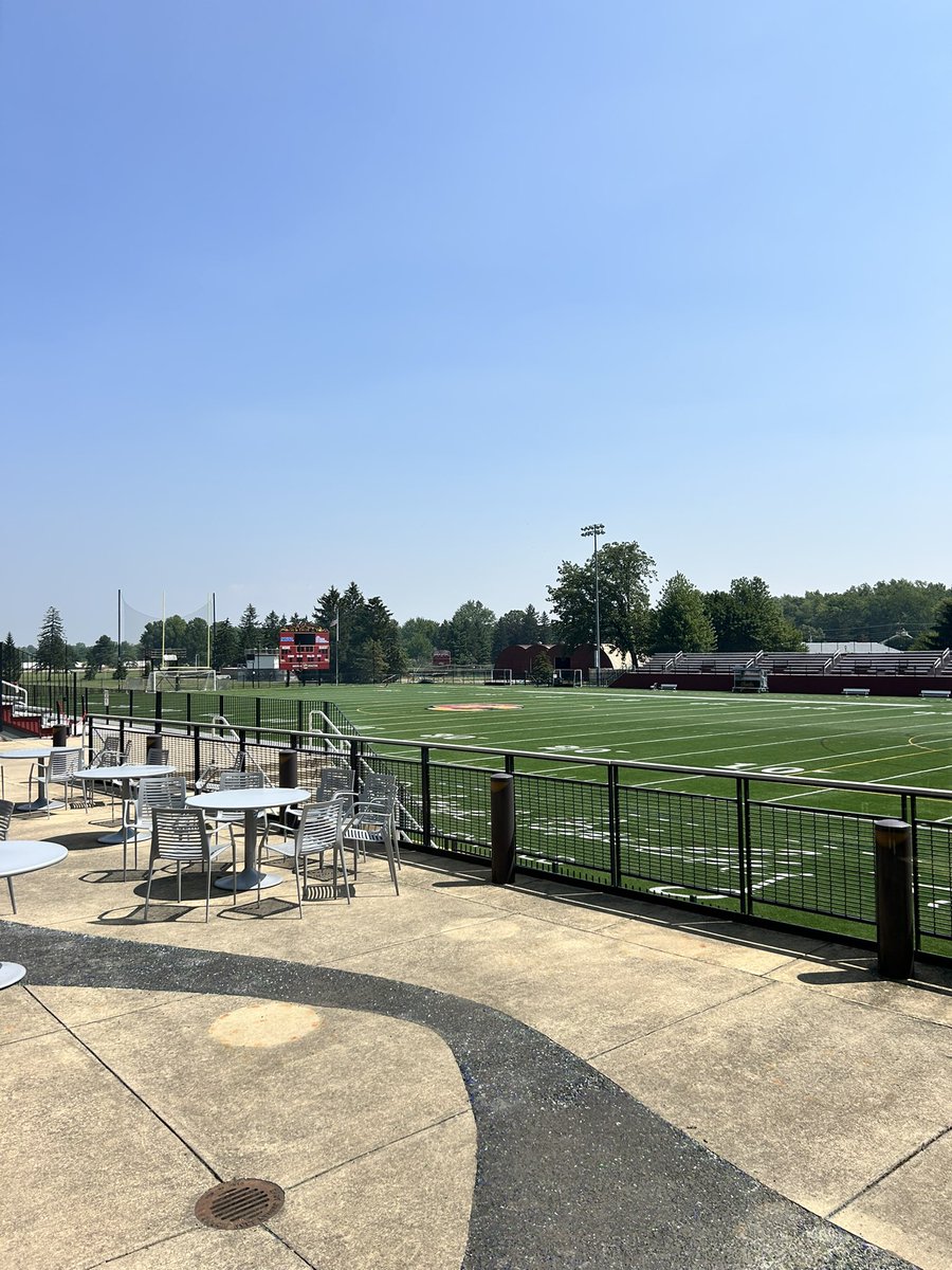 ridgetaylorfb's tweet image. Had an awesome visit today at @Yeo_Football! Toured a really cool campus and I was super impressed by the locker room and football stadium.
Loved hearing about the future vision of the program from @CoachJPont. Excited to have the opportunity to build something special!…
