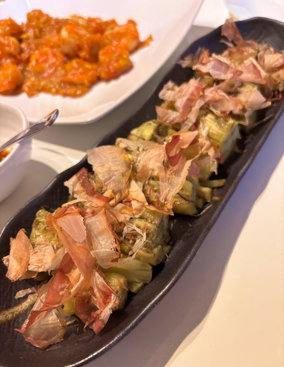 おはようございます☂️
最近、焼きなす始めました🍆
冷やして生姜醤油で頂くと最高です♪
エビチリも美味しく出来ました🦐

只今、半日人間ドッグ中！採血3本しました😲フラ🫨
胃カメラ、ちょっと久しぶり過ぎてドキドキなんだけど…
鼻からかな👃こわいな〜