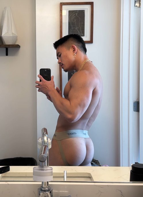 Watch Damien Cruz 💕's leaked NSFW photo on TwXstars