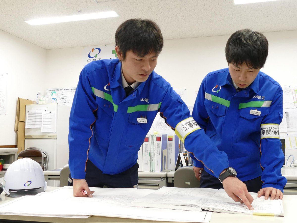 /
現場に"本当にフィットするDX"として
選ばれた理由📱
\

SynQRemote #シンクリモート の
現場に無理なく定着する"シンプル"さ☝🏻

💡ポインタ・お絵描き機能で位置や寸法のズレを視覚的に解消👀
💡図面と現場の"ココ"を正確に指示☝🏼
💡画質優先モードで地下や山間部でも安定した通信環境🛰️