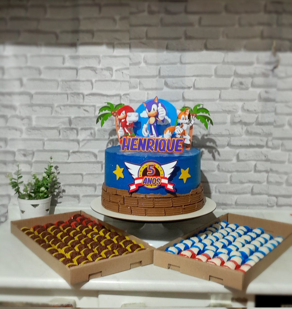 🎉 Super Kit Festa – Serve até 40 pessoas!
🍬 + 120 docinhos deliciosos 
Apenas R$330,00 ( recheios simples ) 
Perfeito para comemorar o aniversário do seu filho com muito sabor e economia!

📍Sou da Melhoral – Guadalupe (RJ)
📲 Pedidos pelo WhatsApp: (21) 98228-9108