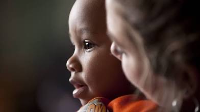 ChildDefender's tweet image. Minnesota ranks 5th in the U.S. for overall child well-being, according to the 2025 KIDS COUNT Data Book. But beneath that ranking is a painful truth: 28% of Black children live in poverty, nearly 5x the rate of White children. We must do better. Read: bit.ly/4eMynW4